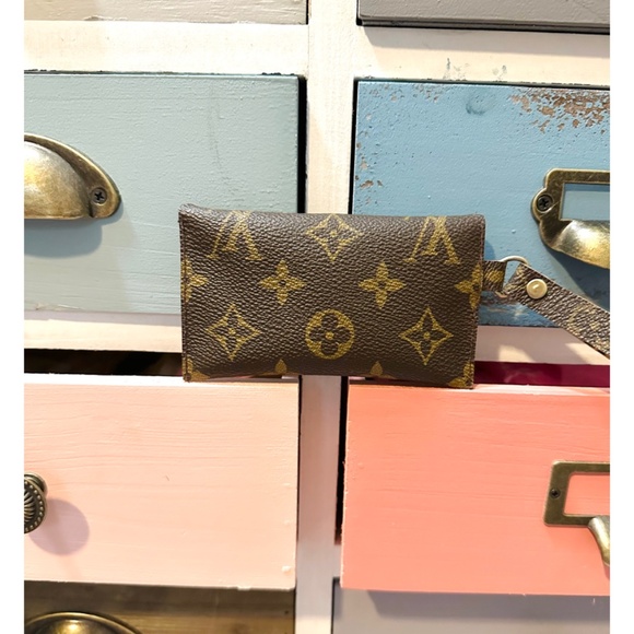 ❤️LV Wristlet❤️ - Picture 5 of 6